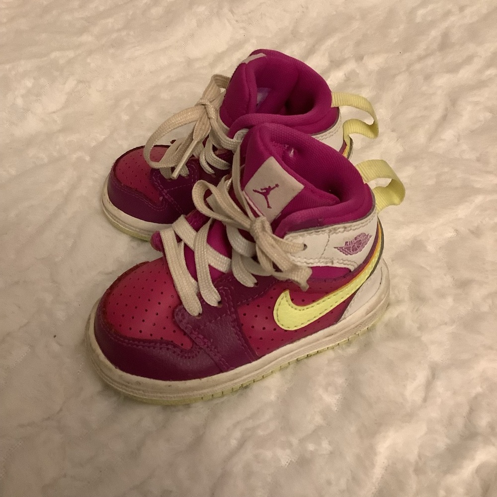 Nike Air Jordan 1 Retro High Toddler Size 4C 705324 -509 Kids Green Pink -P